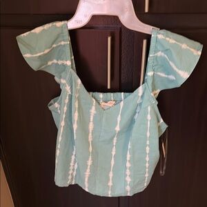 a.n.a Green Flutter Sleeve Crop Blouse